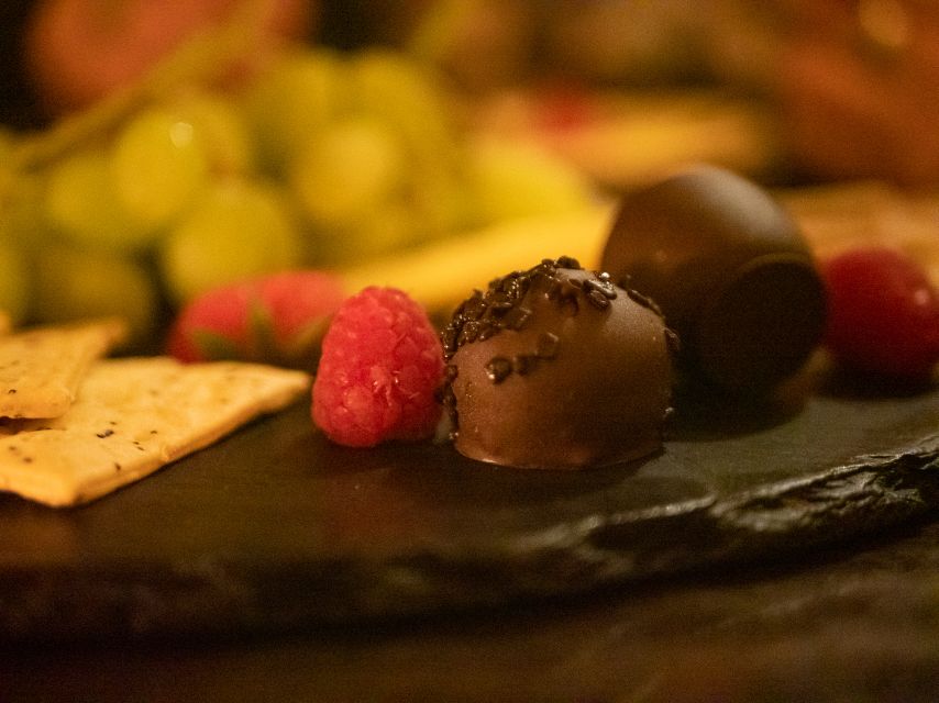 2-Hour Deluxe Whiskey & Food Tasting - Walking to the Palace Bar in Temple Bar