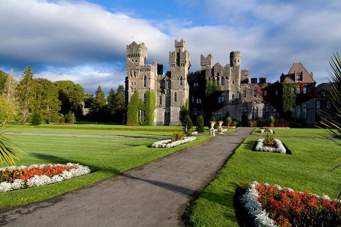 4-Day South West Ireland Tour from Dublin - Coaches, guides, and the daily rhythm