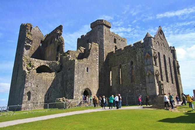 7-Day Great Atlantic Adventure Small-Group Tour of Ireland from Dublin - Day 6: Connemara and Kylemore Abbey