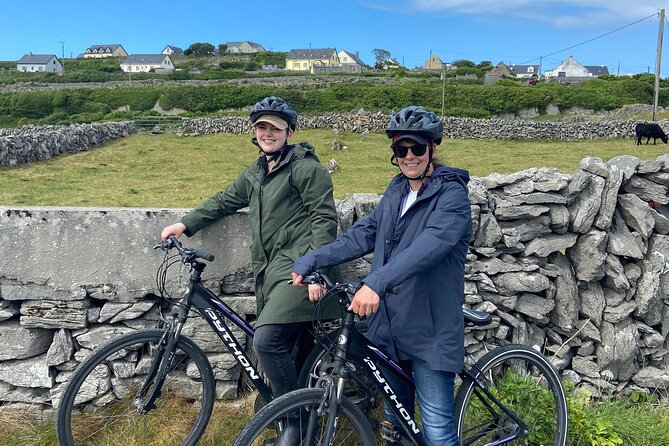 Aran Islands Bike Tour with Tea & Scones - Day Trip to Inisheer from Doolin - Tea, scones, and a conversation with island life