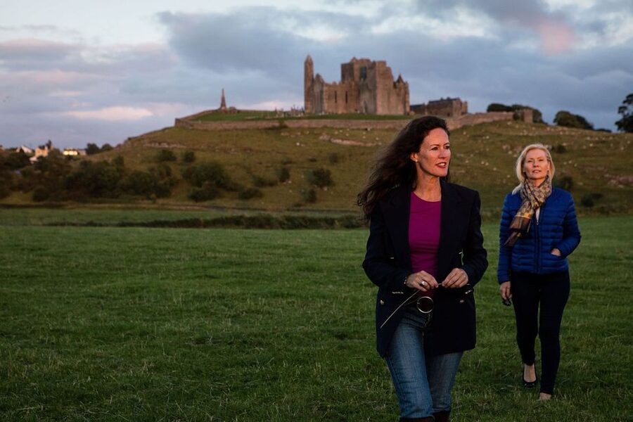 Blarney Castle Full-Day Tour from Dublin - Kissing the Blarney Stone