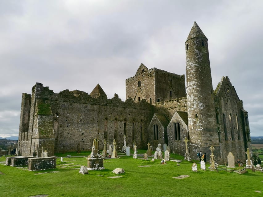 Blarney Castle: Private Guided Day Tour from Dublin - The Rock of Cashel and its hilltop setting