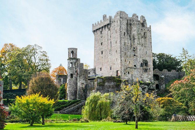 Blarney, Rock of Cashel & Cahir Castles Day Tour From Dublin - An early start beside Molly Malone