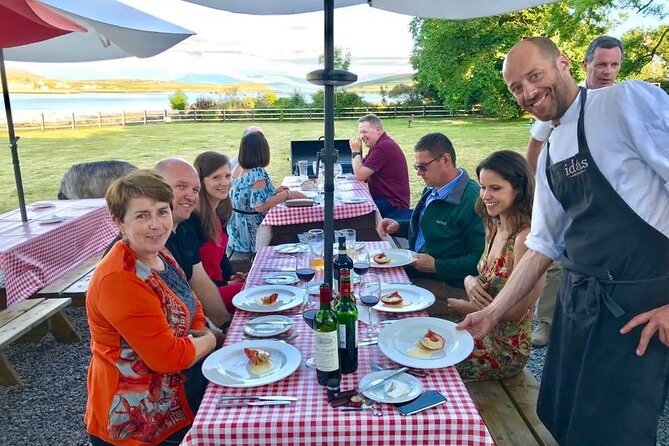 Castles/Classics Tour: 7 day Essential Ireland (Ashford Castle) - A pub hour in Dingle
