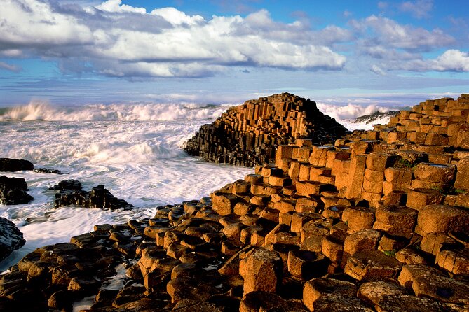 Chauffeur Giants Causeway & Belfast Private Day Tour From Dublin - Lunch in Ballintoy before the main attraction