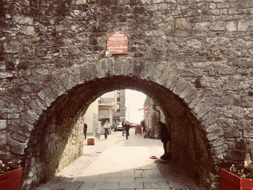 Cliffs of Moher and Galway Tour in Italian or Spanish - Two hours above the Atlantic at the Cliffs of Moher
