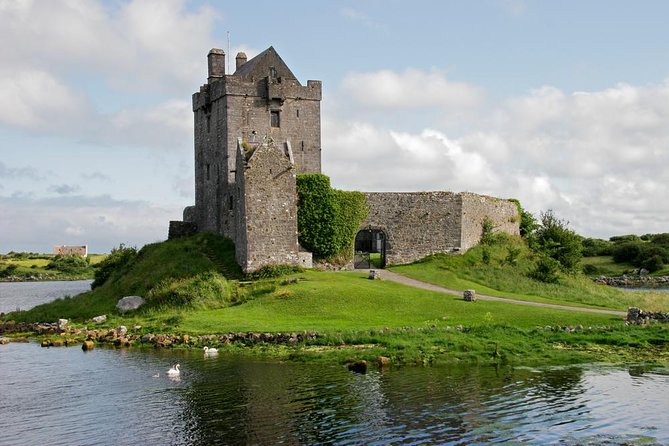 Cliffs of Moher Private Award Winning Luxury Mercedes Car Tour - Caherconnell combines a stone fort with working dogs