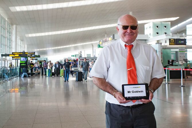 Cork Private Transfer from Cork Airport to City centre - Choosing between a sedan, minivan, and minibus