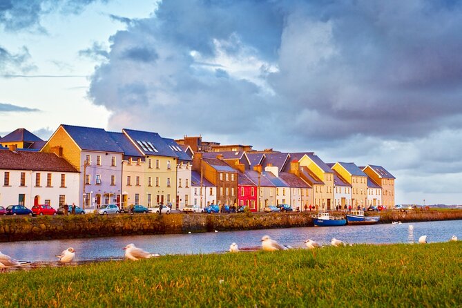 Day trip to Cliffs of Moher & Bunratty Castle and Ennis - Crossing the Burren on the way west