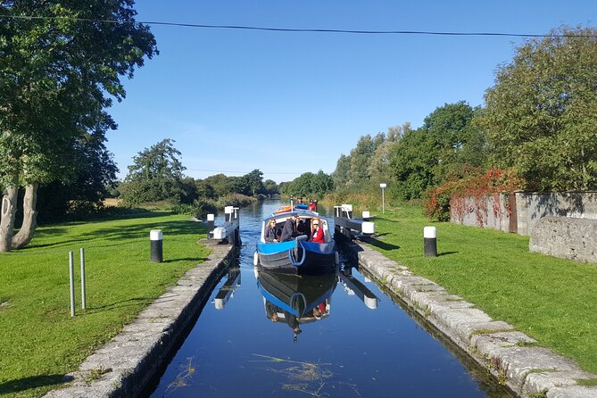Digby Lock Cruise - Explore Ireland's Historic Grand Canal. - Crossing the 1783 Leinster Aqueduct