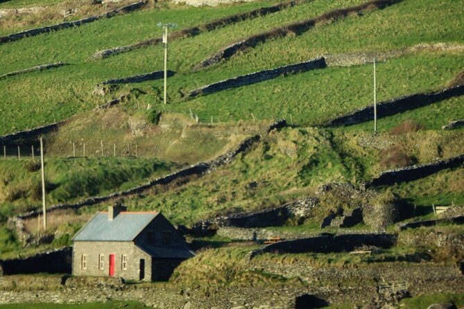 Dingle: Hour Slea Head Drive Tour 4hr - Personal Chauffeur Guide - Clogher Strand and the changing coast