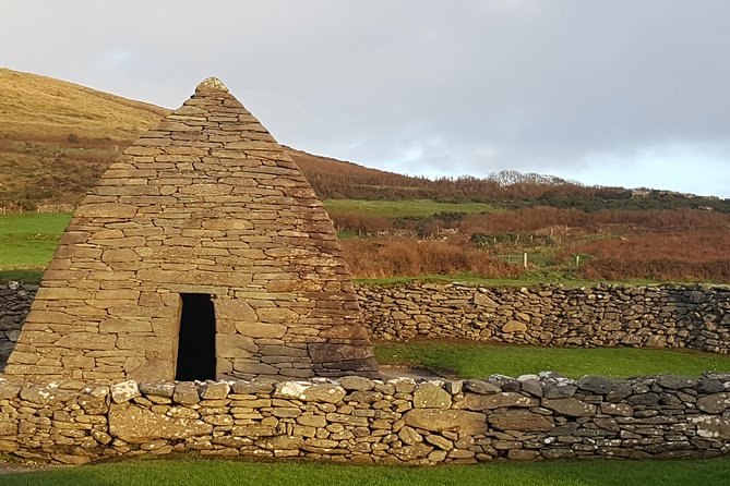 Dingle: Slea Head Drive Tour Full Day - Personal Chauffeur Guide - Lunch at a traditional Irish pub