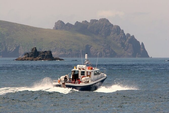 Dolphin & Whale Watching (4hrs) + Blasket Island Landing (3hrs) - Cathedral Rocks at Inish na Bró