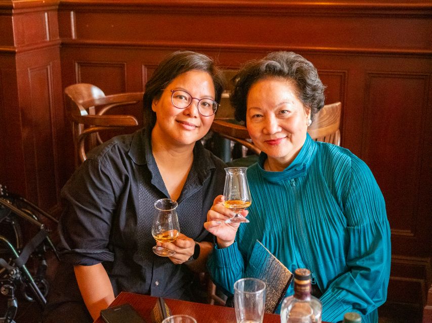 Dublin: 2-Hour Premium Whiskey and Food Tasting Tour - Five Irish whiskies in two Dublin bars