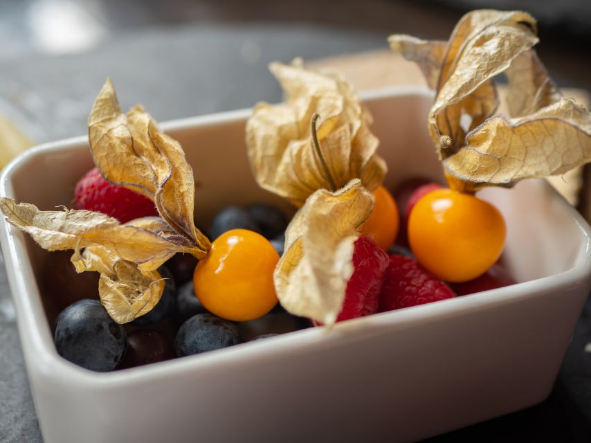 Dublin: 2-Hour Premium Whiskey and Food Tasting Tour - The guide makes or breaks the experience