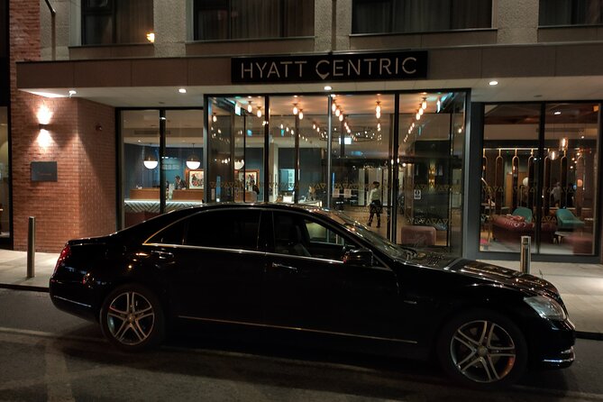 Dublin Airport Transfers: Luxury Transfer To/From DUB Per Vehicle - The local welcome is part of the appeal