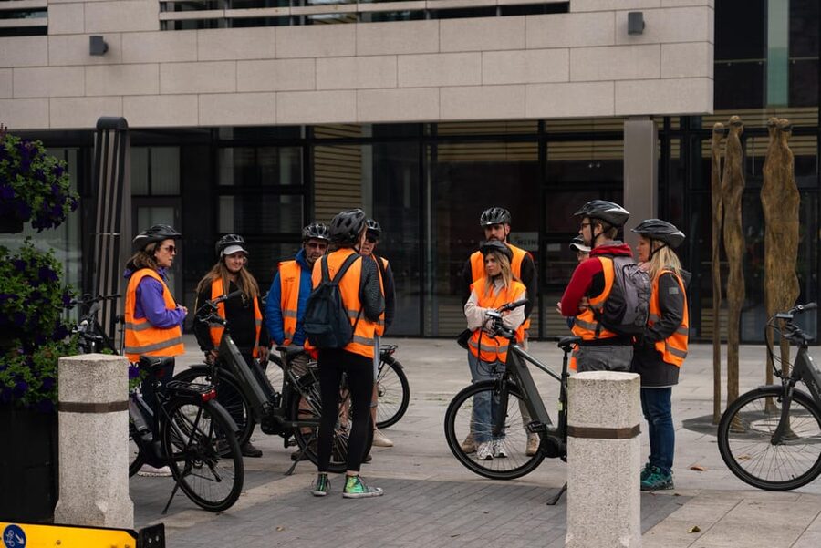 Dublin: Bike & E-Bike Tour with a Local Guide - What the guide adds to the ride