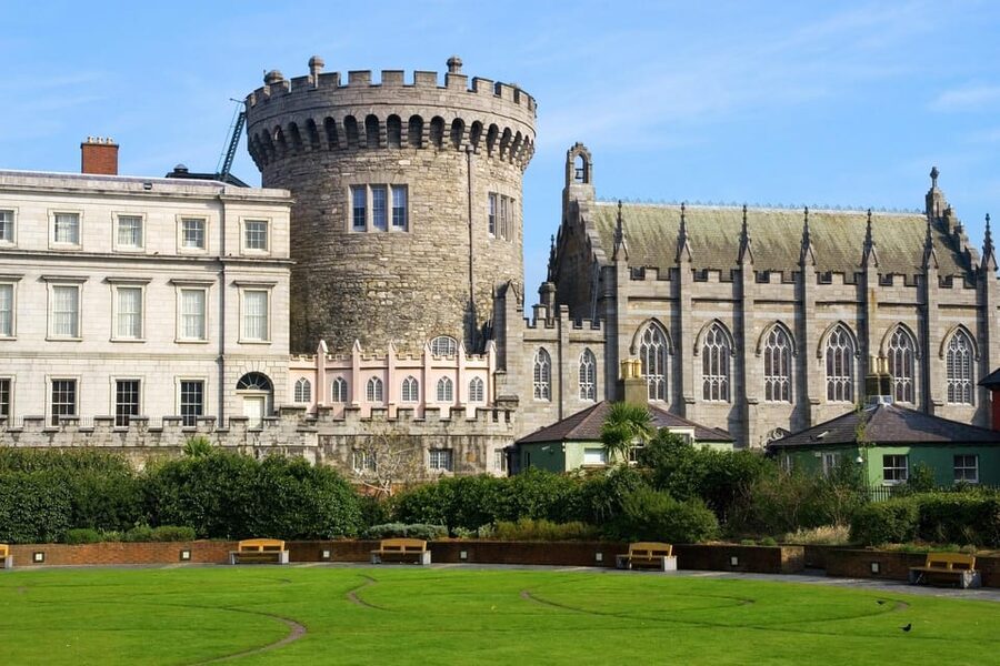 Dublin: Book of Kells, Dublin Castle and Christ Church Tour - City Hall and the path toward Dublin Castle