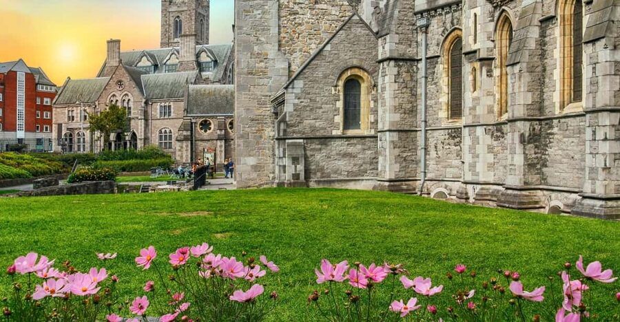 Dublin: Book of Kells, Dublin Castle and Christ Church Tour - Starting beside the Liffey in Temple Bar