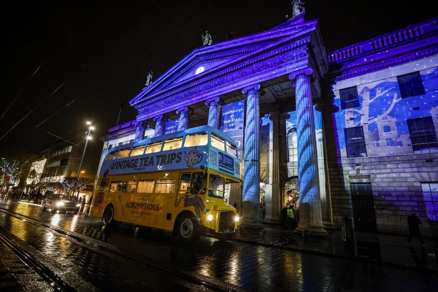 Dublin: Christmas Lights Festive Bus Tour with Afternoon Tea - What you will eat and drink during the 80-minute ride