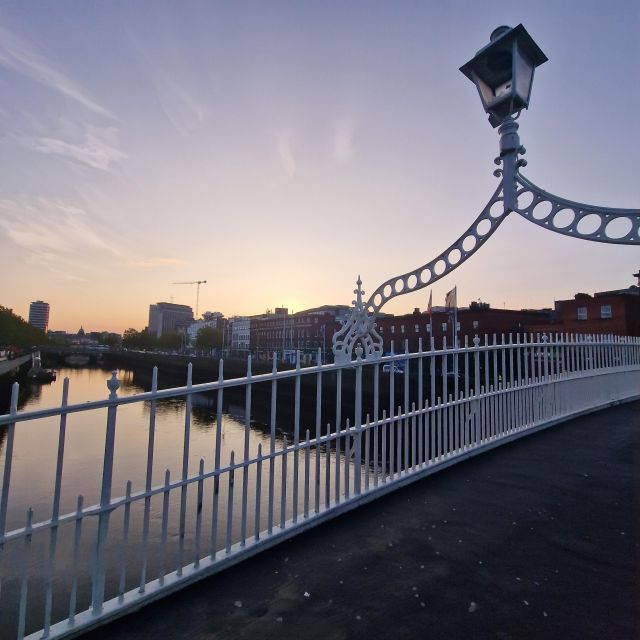 Dublin: Dublin City Highlights Private Guided Walking Tour - Temple Bar beyond the pub signs