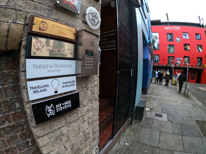 Dublin: Dublin City Highlights Private Guided Walking Tour - Molly Malone and the walk along Grafton Street