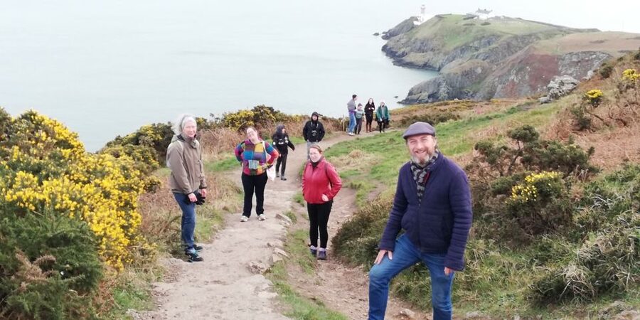 Dublin: Dublin Coastal Hike and Pints & Puppies - A Pint at the Blood Stream Pub