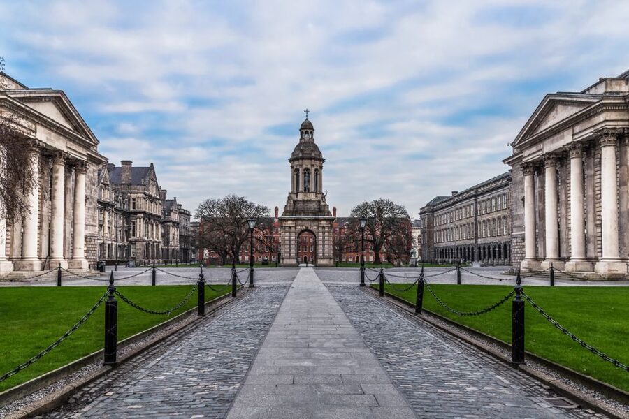 Dublin: Fast-Track Book of Kells Ticket & Dublin Castle Tour - Trinity College: more than a ticketed entrance
