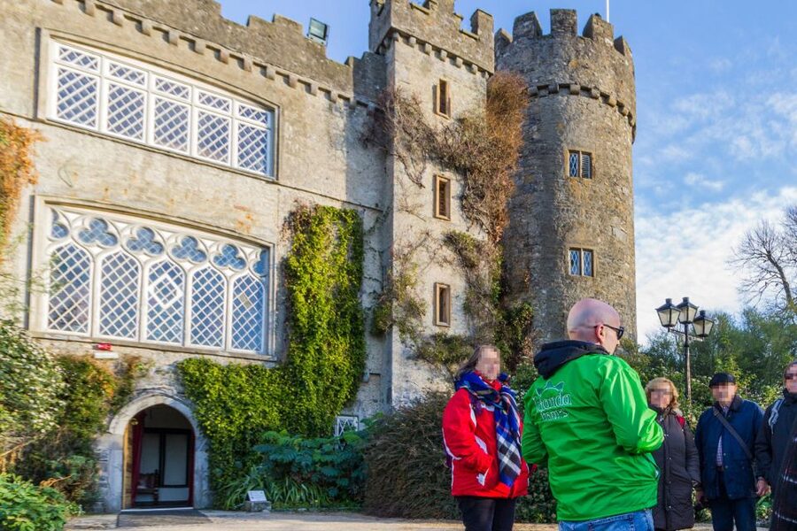 Dublin: Full-Day Howth and Malahide Castle Tour - Meeting the coach on Cathal Brugha Street