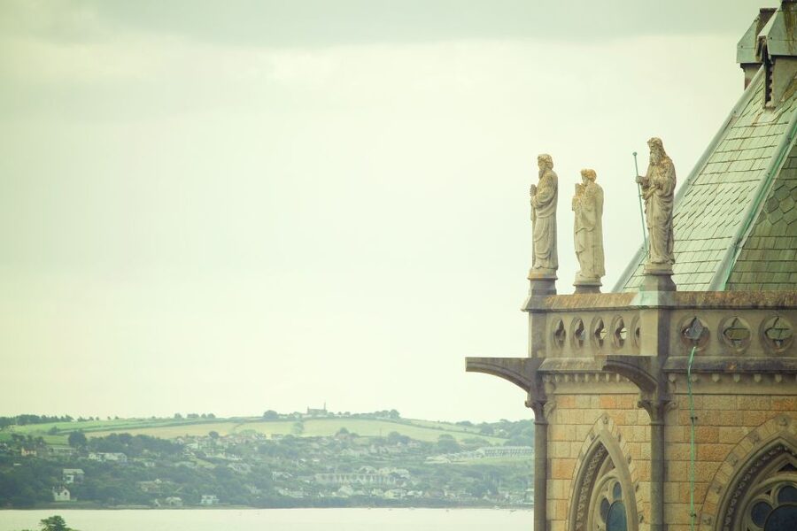 Dublin: Full-Day Tour to Cork, Cobh and Blarney Castle - What the guide adds to a packed schedule