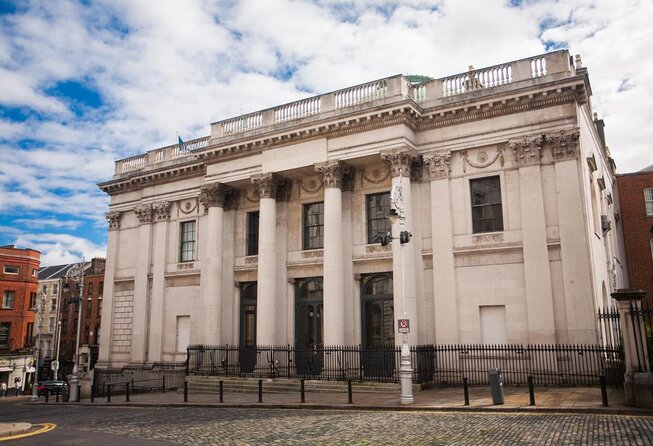 Dublin Ghost Hunt Exploration Game and Tour - A ghost hunt that doubles as a Dublin orientation walk