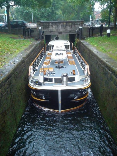 Dublin: Grand Canal Cruise with Dinner - Who should book this Dublin dinner cruise?