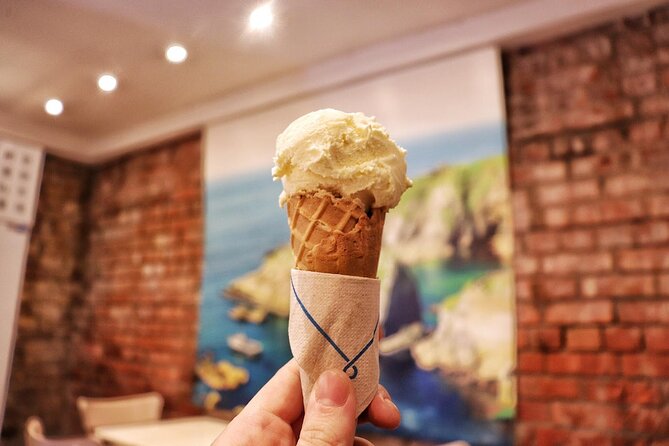 Dublin Historical Centre Food Tour with 8 Food Tastings & Drinks - How much walking and waiting should you expect?