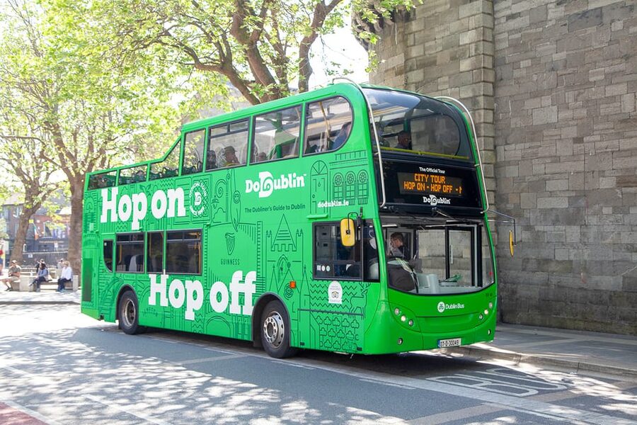 Dublin: Hop-on Hop-off Tour with Live German Commentary - Kilmainham, Heuston, and Phoenix Park