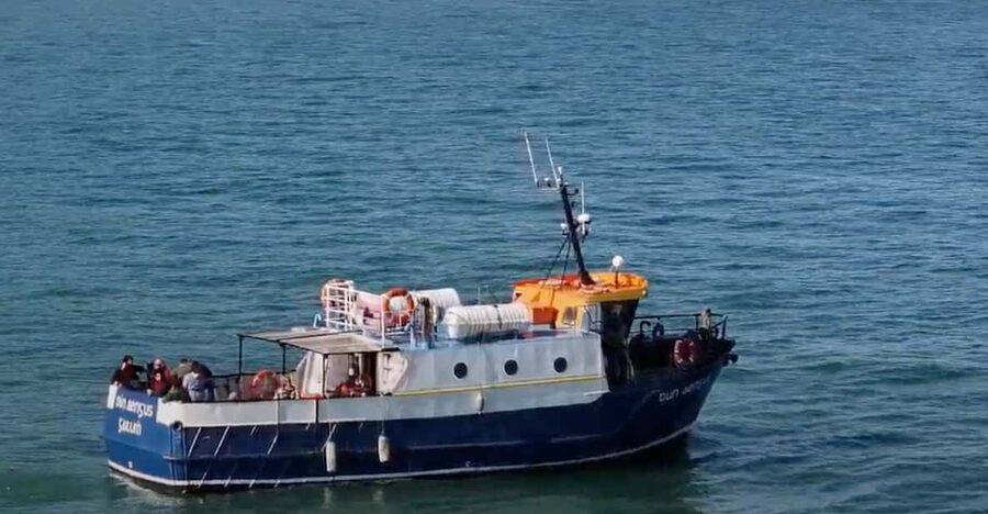 Dublin: Howth Cliffs and Lighthouse Boat Tour - The opening run past Balscadden Bay