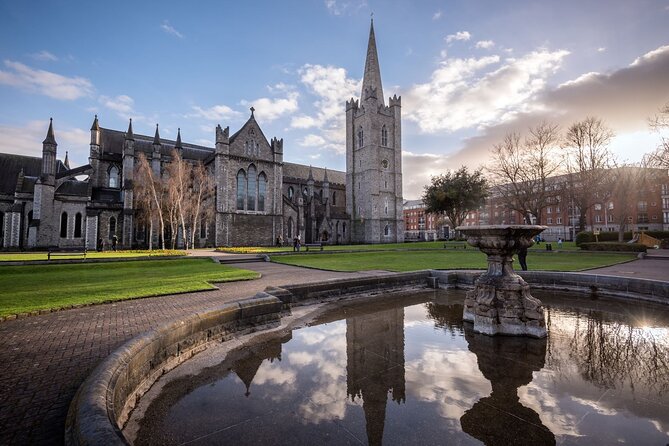 Dublin in a Day: Dublin Castle, Book of Kells, Guinness & Whiskey - Meeting Molly Malone and setting the historical tone