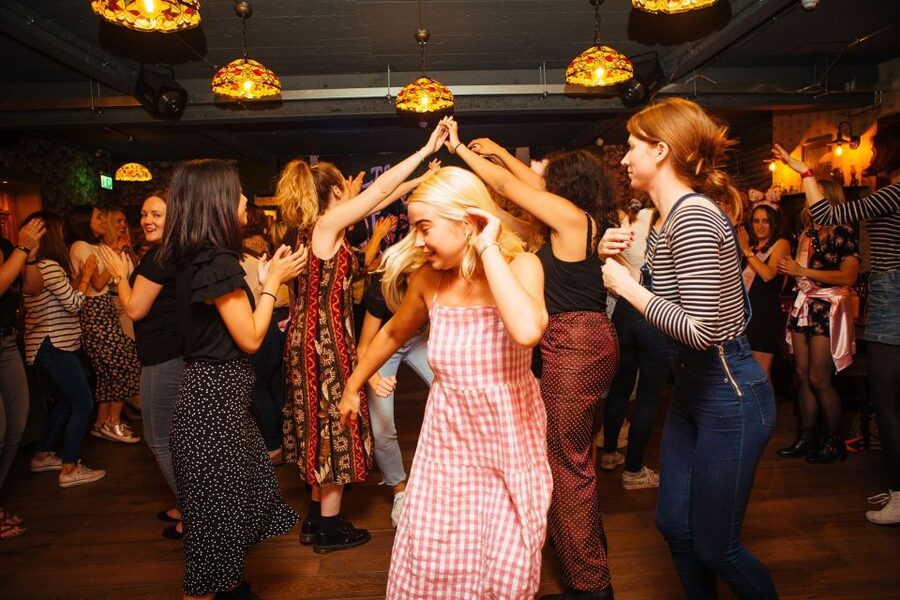 Dublin: Irish Music and Dance Show with Dance Lesson - Practical Tips for a Better Session
