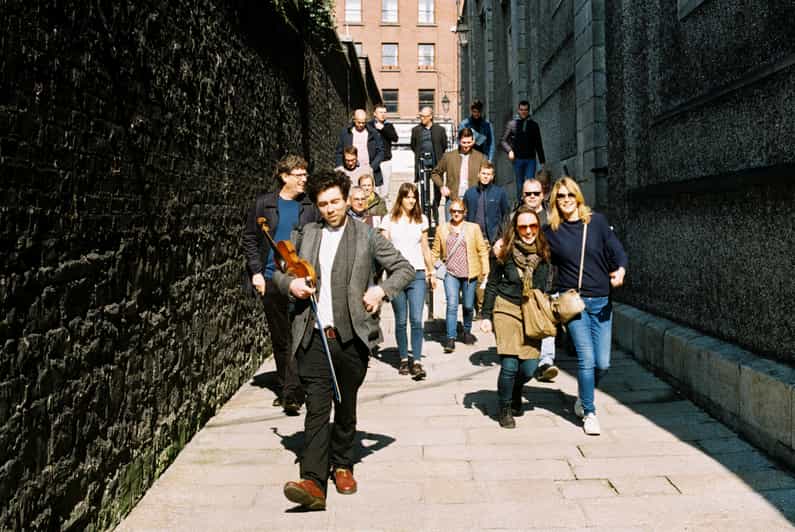 Dublin: Irish Music Walking Tour with Live Performance - Meeting at The Old Storehouse and finding your guide