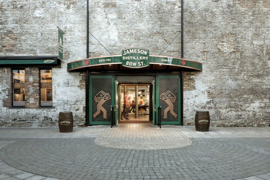 Dublin: Jameson and Guinness Private Tour with Transfers - Crossing the Liffey to Smithfield