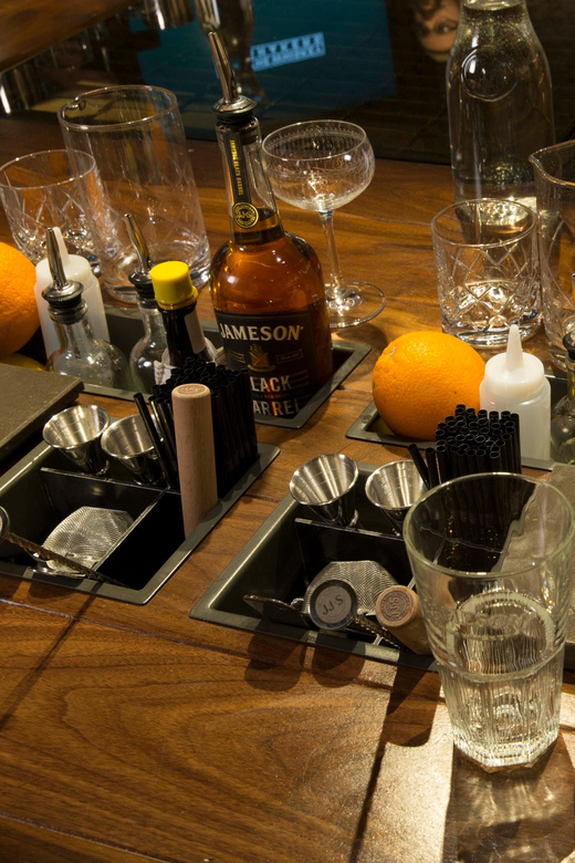 Dublin: Jameson Distillery & Guinness Brewery Guided Tour - Meeting your guide at Jameson Bow St.