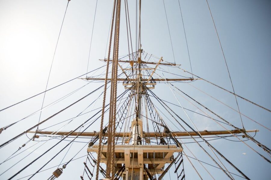 Dublin: Jeanie Johnston Tall Ship Irish Famine History Tour - Going below deck into the passengers’ world