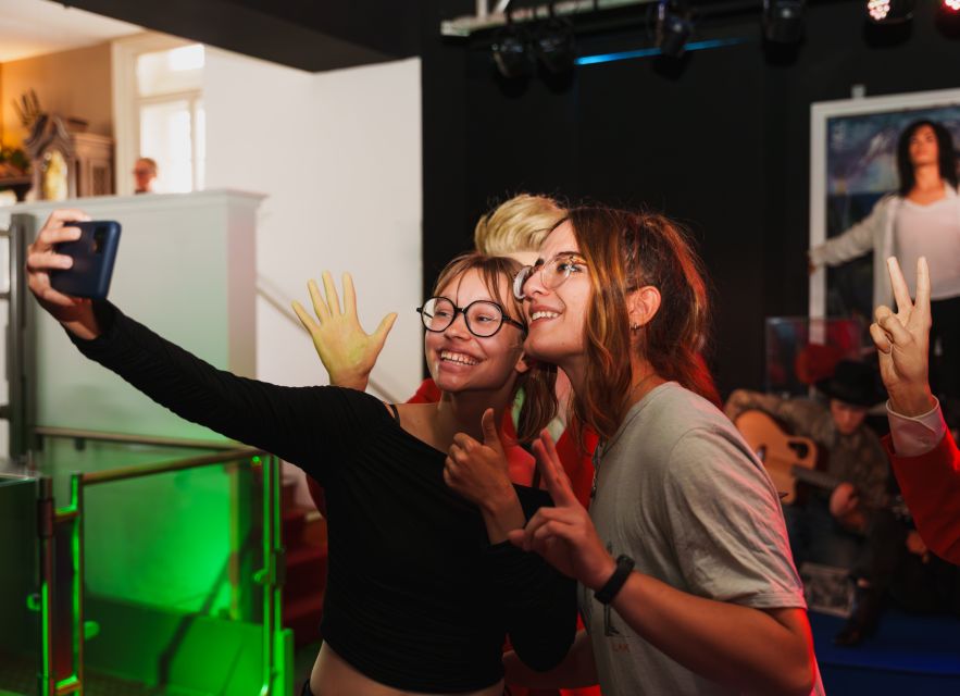 Dublin: National Wax Museum Plus Entrance Tickets - Writers, scientists, and Irish achievement