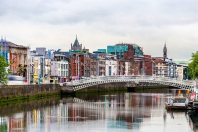 Dublin Old Town: Famous Pubs Exploration Game and Tour