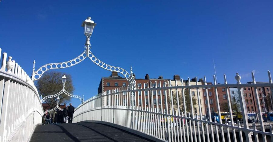 Dublin: Private City Tour in German - Seeing central Dublin through stories