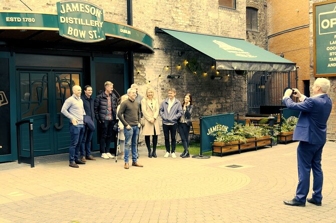 Dublin Private Guinness and Jameson Whiskey Tour with Transfers - Moving between Guinness and Jameson with local context