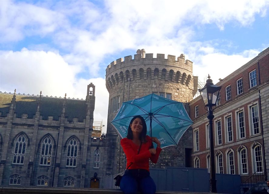 Dublin: Private Tour of City Monuments in Spanish - Molly Malone and Trinity College