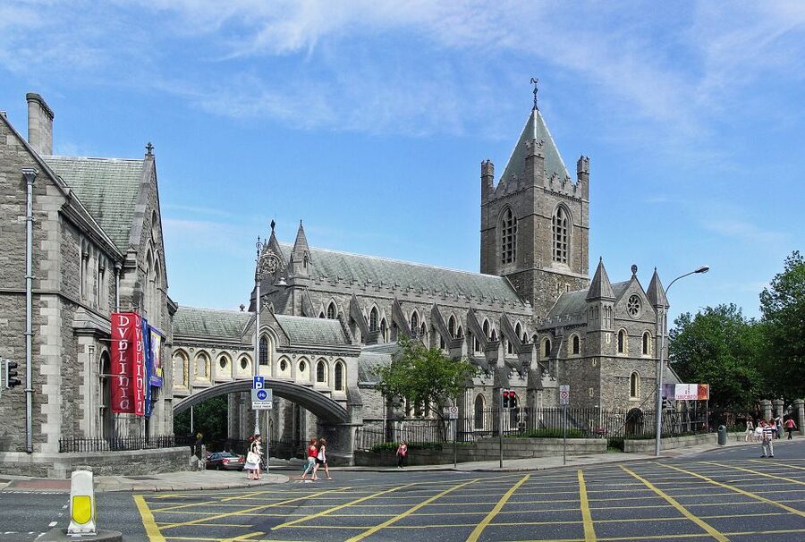 Dublin: Private Tour of City Monuments in Spanish - St. Patrick’s Cathedral and Dublin’s church quarter