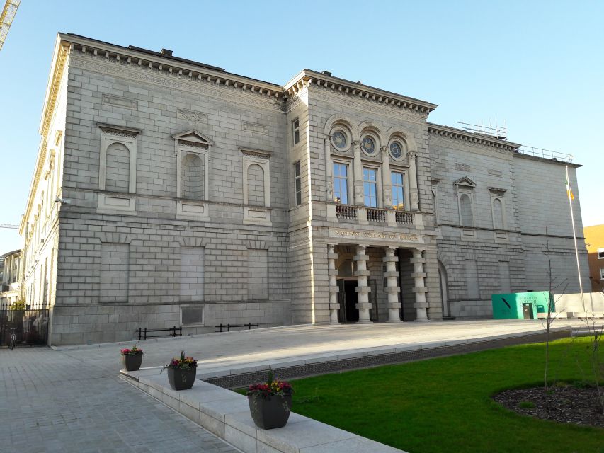 Dublin: Private Tour of City Monuments in Spanish - Starting at City Hall and Dublin Castle