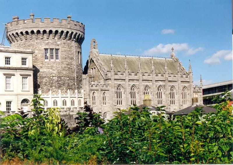 Dublin: Sightseeing Walking Tour in German - Dame Street to Dublin Castle’s gardens