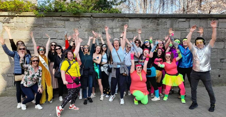 Dublin: Silent Disco Walking Tour - Dublin sightseeing with headphones on